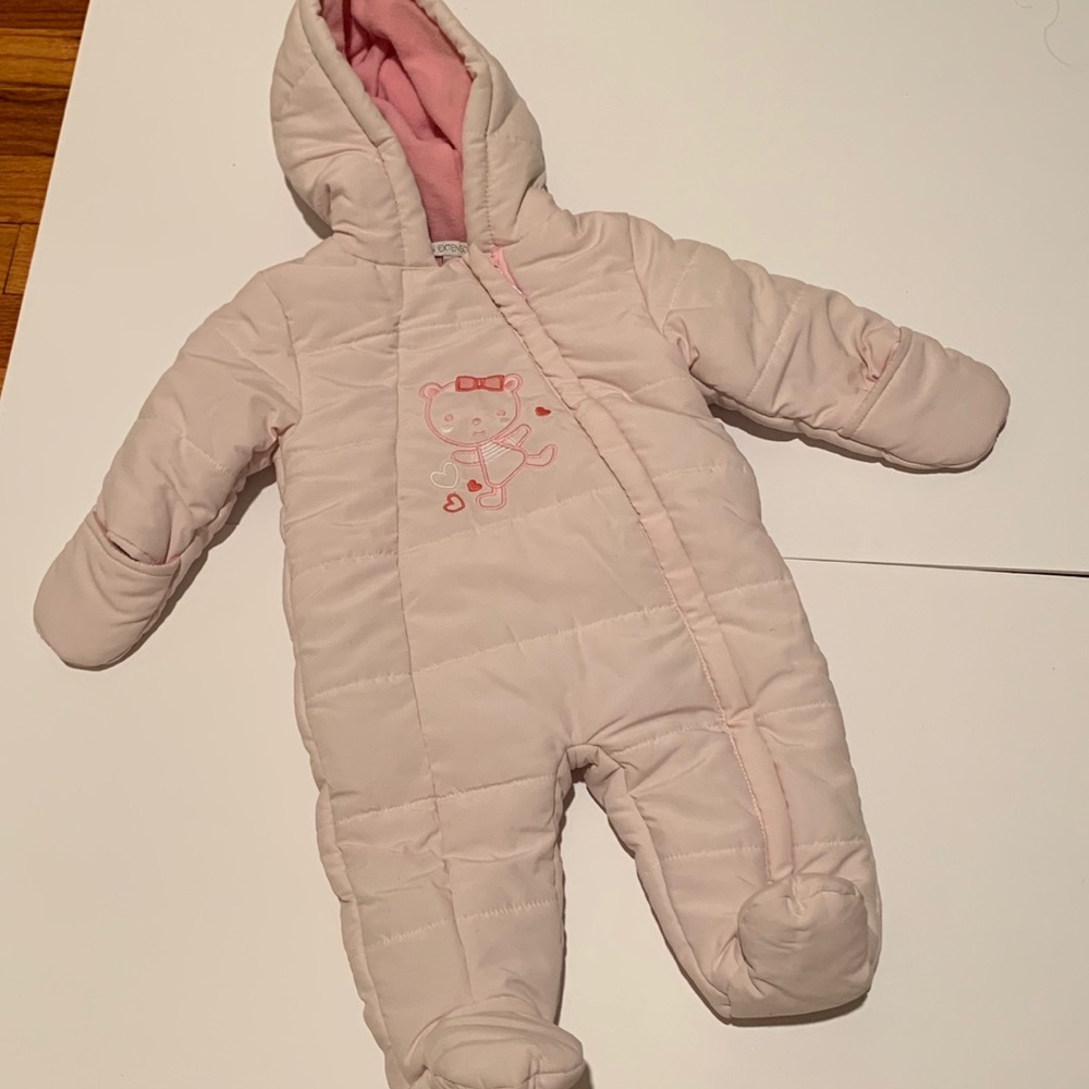 Baby girl 1 piece snowsuit 3-6 months (NWT)
